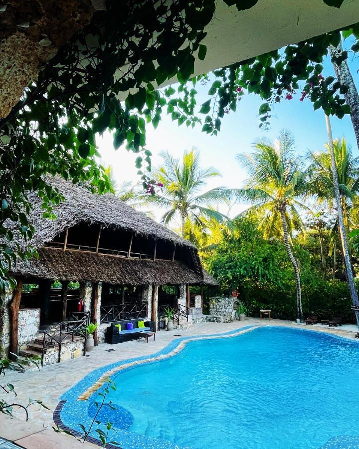 Samaki & Hotell